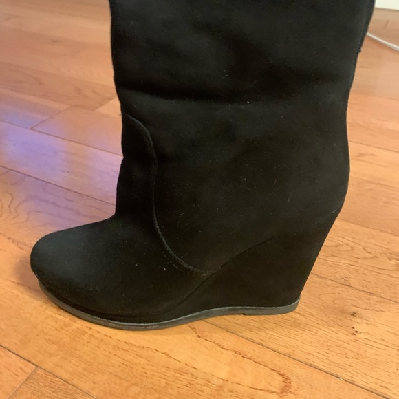 Black suede winter boots on an natural fur, European size 37 - Picture 4 of 15